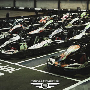 Go Dream GOKART FOR 2 HOS ODENSE GOKART HAL- Oplevelsesgaver ADVENTURE - Oplev den ultimative gokartoplevelse hos Odense Gokart Hal. Manden som står
