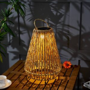 Lindby LED-solcellelampe Amaria, rattan, lys, ⌀ 27 cm