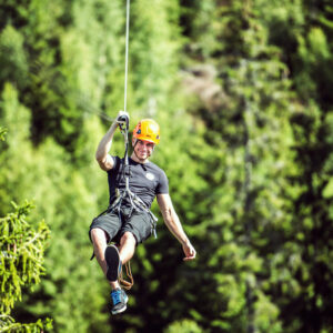 Go Dream EUROPAS LÆNGSTE ZIPLINE- Oplevelsesgaver ADVENTURE - Uden for smålandsskoven, i nærheden af Klavreström, finder man en oplevelse som ganske
