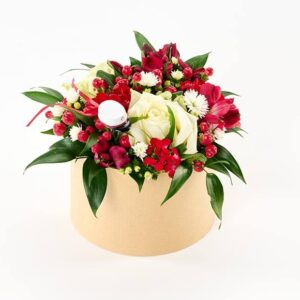 Sød rød student blomsteræske - Send blomster med Bloomit